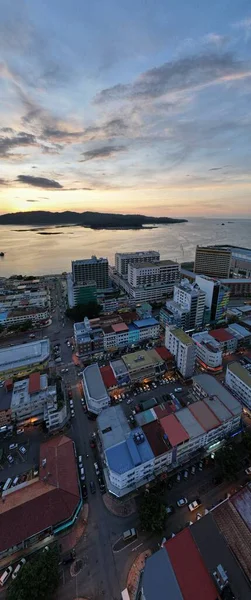 Kota Kinabalu, Sabah Malezya 14 Haziran 2022: Kota Kinabalu Şehir Merkezi Rıhtım ve Kordon Bölgesi