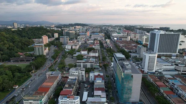 Kota Kinabalu, Sabah Malezya 14 Haziran 2022: Kota Kinabalu Şehir Merkezi Rıhtım ve Kordon Bölgesi