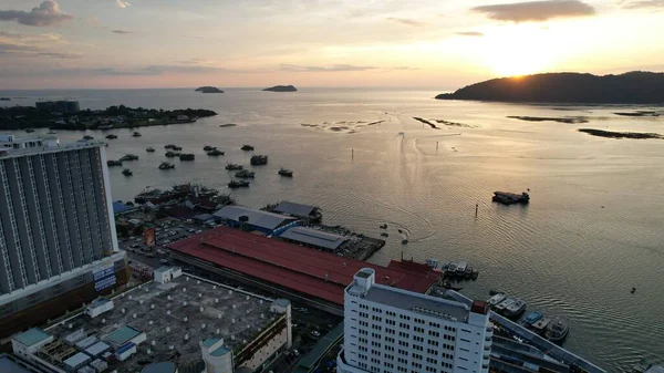 Kota Kinabalu, Sabah Malezya 14 Haziran 2022: Kota Kinabalu Şehir Merkezi Rıhtım ve Kordon Bölgesi