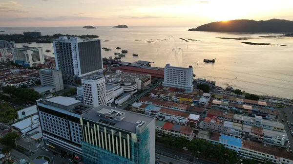 Kota Kinabalu, Sabah Malezya 14 Haziran 2022: Kota Kinabalu Şehir Merkezi Rıhtım ve Kordon Bölgesi