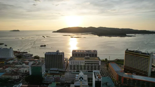 Kota Kinabalu, Sabah Malezya 14 Haziran 2022: Kota Kinabalu Şehir Merkezi Rıhtım ve Kordon Bölgesi
