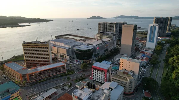 Kota Kinabalu, Sabah Malezya 14 Haziran 2022: Kota Kinabalu Şehir Merkezi Rıhtım ve Kordon Bölgesi