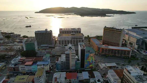 Kota Kinabalu, Sabah Malezya 14 Haziran 2022: Kota Kinabalu Şehir Merkezi Rıhtım ve Kordon Bölgesi