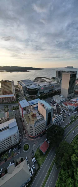 Kota Kinabalu, Sabah Malezya 14 Haziran 2022: Kota Kinabalu Şehir Merkezi Rıhtım ve Kordon Bölgesi