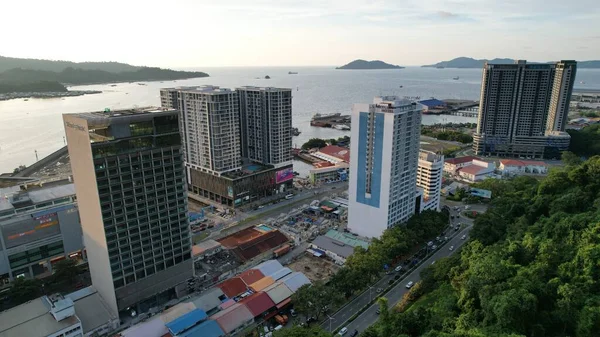 Kota Kinabalu, Sabah Malezya 14 Haziran 2022: Kota Kinabalu Şehir Merkezi Rıhtım ve Kordon Bölgesi