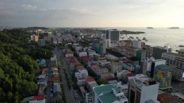 Kota Kinabalu, Sabah Malezya 14 Haziran 2022: Kota Kinabalu Şehir Merkezi Rıhtım ve Kordon Bölgesi