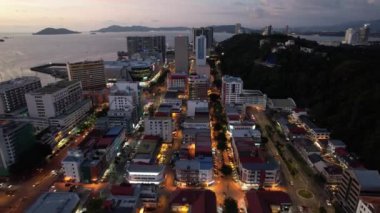 Kota Kinabalu, Sabah Malezya 14 Haziran 2022: Kota Kinabalu Şehir Merkezi Rıhtım ve Kordon Bölgesi