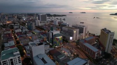 Kota Kinabalu, Sabah Malezya 14 Haziran 2022: Kota Kinabalu Şehir Merkezi Rıhtım ve Kordon Bölgesi