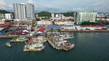 Kota Kinabalu, Sabah Malezya 14 Haziran 2022: Kota Kinabalu Şehir Merkezi Rıhtım ve Kordon Bölgesi