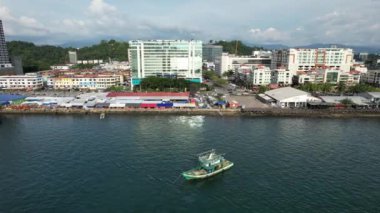 Kota Kinabalu, Sabah Malezya 14 Haziran 2022: Kota Kinabalu Şehir Merkezi Rıhtım ve Kordon Bölgesi