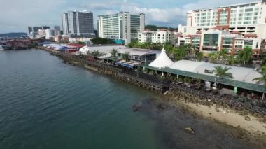 Kota Kinabalu, Sabah Malezya 14 Haziran 2022: Kota Kinabalu Şehir Merkezi Rıhtım ve Kordon Bölgesi