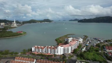 Langkawi 'nin Kent Simgeleri, Plajları ve Turist Çekimleri