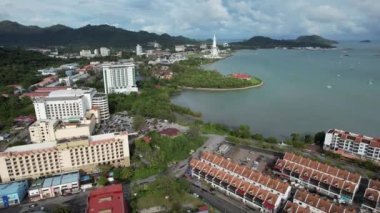 Langkawi 'nin Kent Simgeleri, Plajları ve Turist Çekimleri