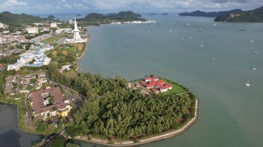 Langkawi 'nin Kent Simgeleri, Plajları ve Turist Çekimleri