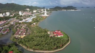 Langkawi 'nin Kent Simgeleri, Plajları ve Turist Çekimleri