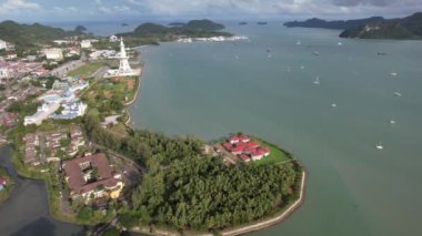 Langkawi 'nin Kent Simgeleri, Plajları ve Turist Çekimleri