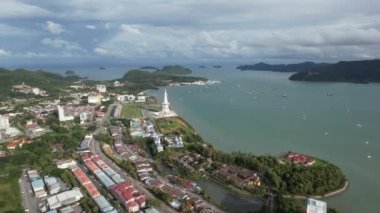 Langkawi 'nin Kent Simgeleri, Plajları ve Turist Çekimleri