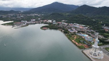 Langkawi 'nin Kent Simgeleri, Plajları ve Turist Çekimleri
