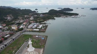 Langkawi 'nin Kent Simgeleri, Plajları ve Turist Çekimleri