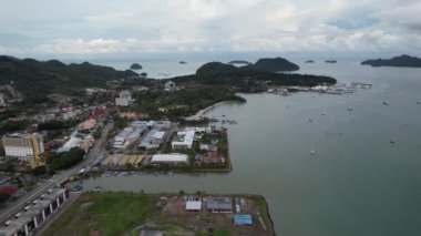 Langkawi 'nin Kent Simgeleri, Plajları ve Turist Çekimleri