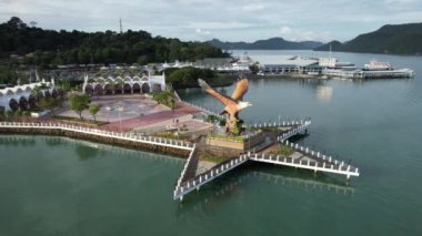 Langkawi 'nin Kent Simgeleri, Plajları ve Turist Çekimleri