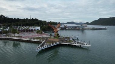 Langkawi 'nin Kent Simgeleri, Plajları ve Turist Çekimleri