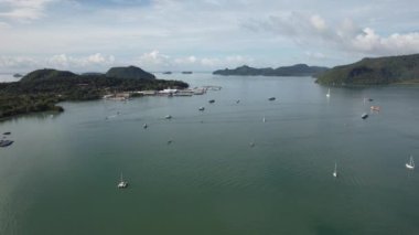 Langkawi 'nin Kent Simgeleri, Plajları ve Turist Çekimleri