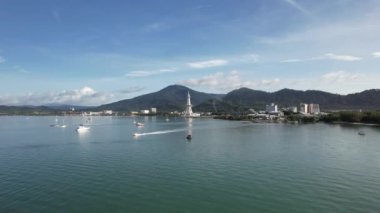 Langkawi 'nin Kent Simgeleri, Plajları ve Turist Çekimleri