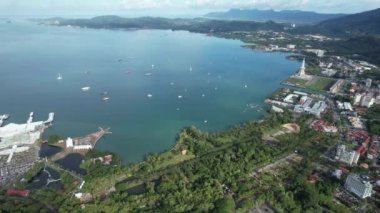 Langkawi 'nin Kent Simgeleri, Plajları ve Turist Çekimleri