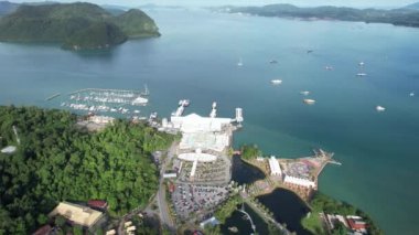 Langkawi 'nin Kent Simgeleri, Plajları ve Turist Çekimleri