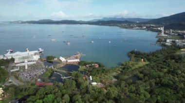 Langkawi 'nin Kent Simgeleri, Plajları ve Turist Çekimleri