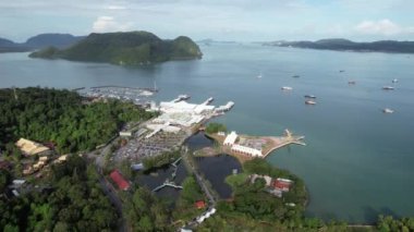 Langkawi 'nin Kent Simgeleri, Plajları ve Turist Çekimleri