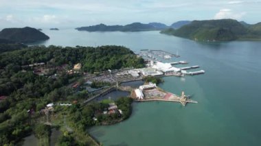 Langkawi 'nin Kent Simgeleri, Plajları ve Turist Çekimleri