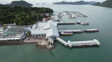 Langkawi 'nin Kent Simgeleri, Plajları ve Turist Çekimleri
