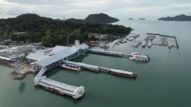 Langkawi 'nin Kent Simgeleri, Plajları ve Turist Çekimleri