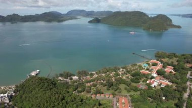 Langkawi 'nin Kent Simgeleri, Plajları ve Turist Çekimleri