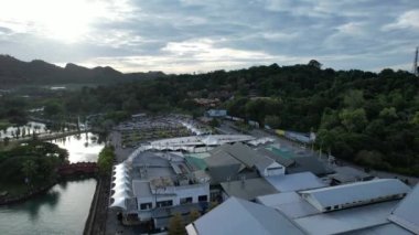 Langkawi 'nin Kent Simgeleri, Plajları ve Turist Çekimleri