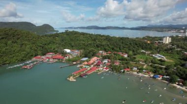 Langkawi 'nin Kent Simgeleri, Plajları ve Turist Çekimleri