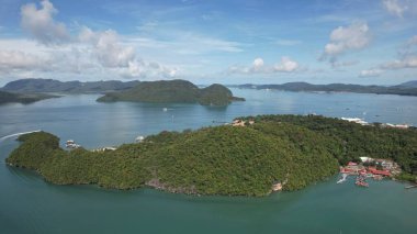 Langkawi 'nin Kent Simgeleri, Plajları ve Turist Çekimleri