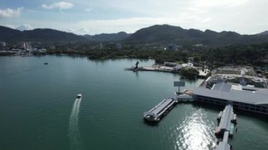 Langkawi 'nin Kent Simgeleri, Plajları ve Turist Çekimleri
