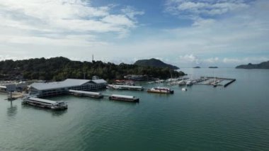 Langkawi 'nin Kent Simgeleri, Plajları ve Turist Çekimleri