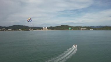 Langkawi 'nin Kent Simgeleri, Plajları ve Turist Çekimleri