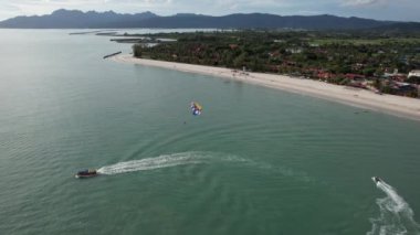Langkawi 'nin Kent Simgeleri, Plajları ve Turist Çekimleri