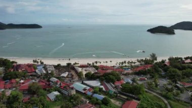 Langkawi 'nin Kent Simgeleri, Plajları ve Turist Çekimleri