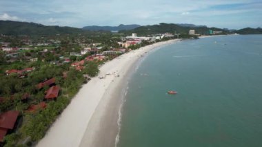 Langkawi 'nin Kent Simgeleri, Plajları ve Turist Çekimleri