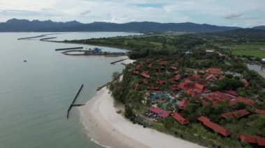 Langkawi 'nin Kent Simgeleri, Plajları ve Turist Çekimleri
