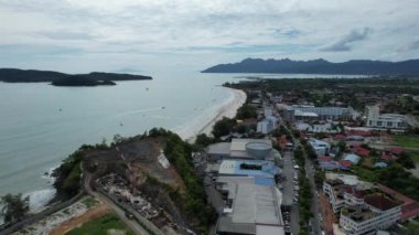Langkawi 'nin Kent Simgeleri, Plajları ve Turist Çekimleri