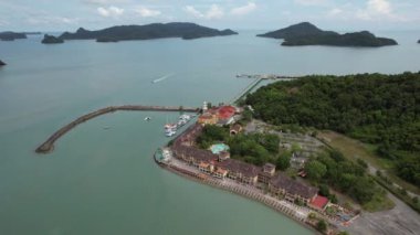 Langkawi 'nin Kent Simgeleri, Plajları ve Turist Çekimleri