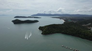 Langkawi 'nin Kent Simgeleri, Plajları ve Turist Çekimleri