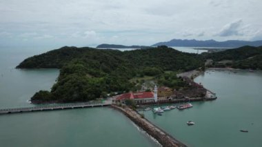Langkawi 'nin Kent Simgeleri, Plajları ve Turist Çekimleri